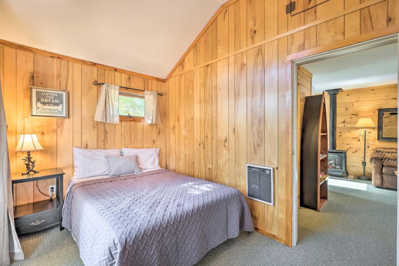 Lake Pleasant Cabin On 3 Acres With Kayaks And Beach! Eksteriør bilde
